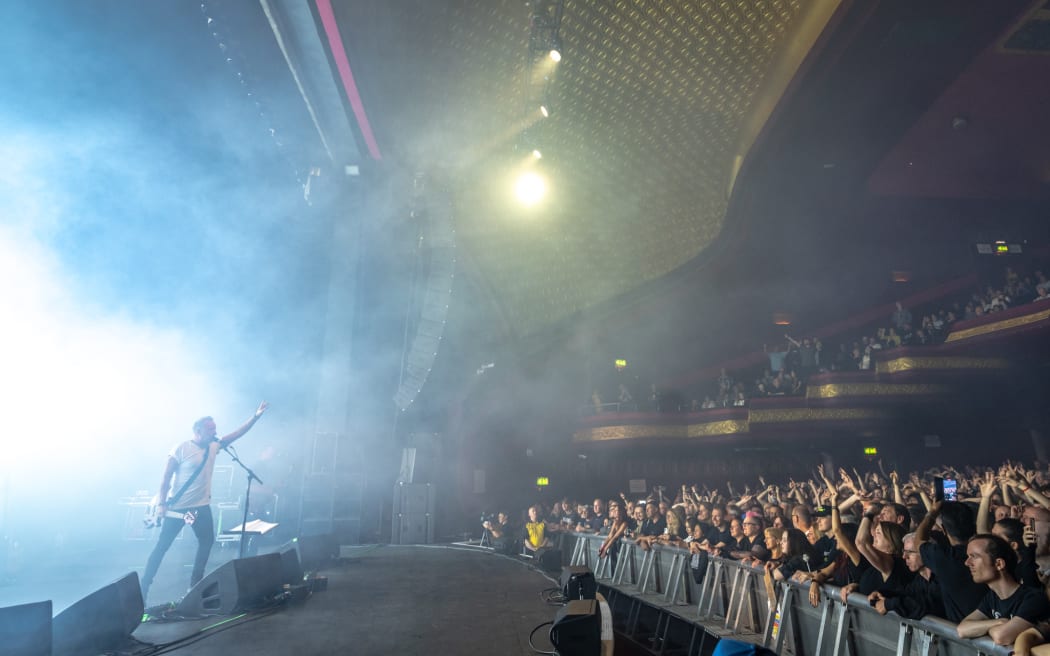 Pete Hook and The Light Live at the Manchester Apollo
