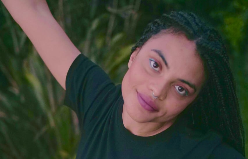 New Zealand singer Estère