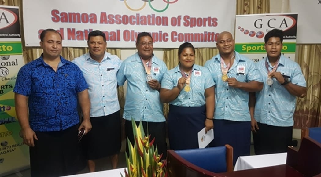 Weightlifting coach Tuaopepe Jerry Wallwork, SASNOC CEO Tuala Matthew Vaea, Salimu Lui (Lauititi Lui’s father), Feagaiga Stowers, Sanele Mao and Don Opeloge.