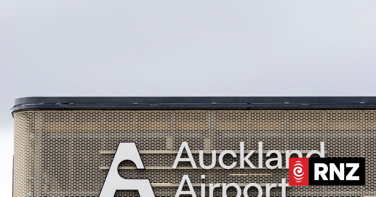 More than a dozen flights cancelled in Auckland due to fog