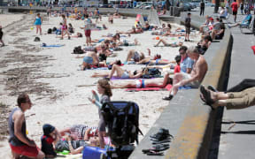 060114. Photo Diego Opatowski / RNZ. Nice weather in Wellington. People relaxing on Oriental Bay.