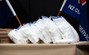 Police and Customs have seized 190kg of cocaine found in a container of bananas - New Zealand's largest bust of the drug.