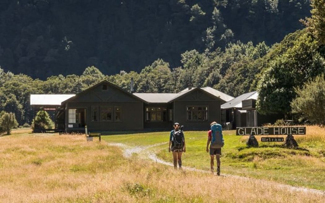 Ultimate hikes milford sound sales