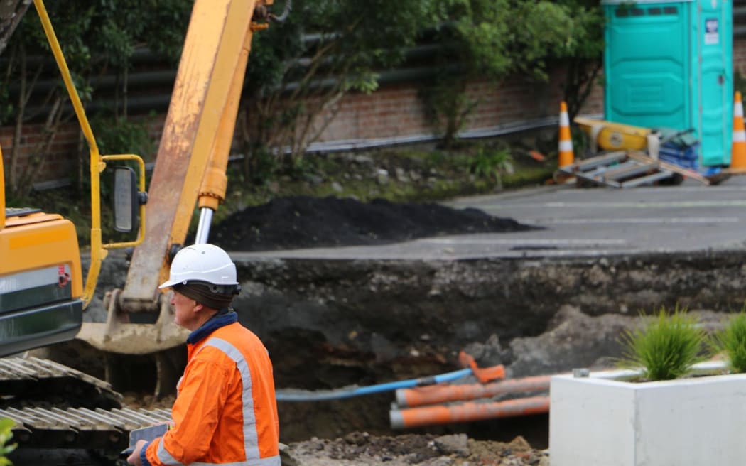 A main sewer line collapsed in Auckland, leaving a massive sinkhole 13 metres deep on a private property on St Georges Bay Road, Parnell, Auckland. 27 September 2023.