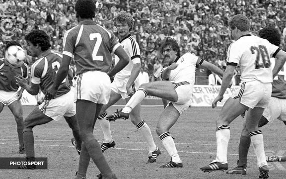 Tributes flow for NZ football legend Steve Sumner