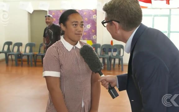 David Tua delivers Christmas gifts to Otara children