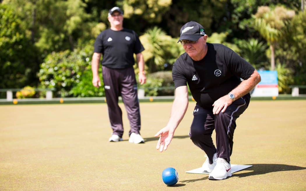 David Stallard (R) and director Peter Blick (L) give a demonstration at the Para Lawn Bowls Commonwealth Games announcement.