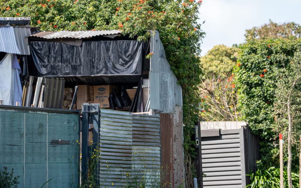 Contentious fence in Māngere Bridge