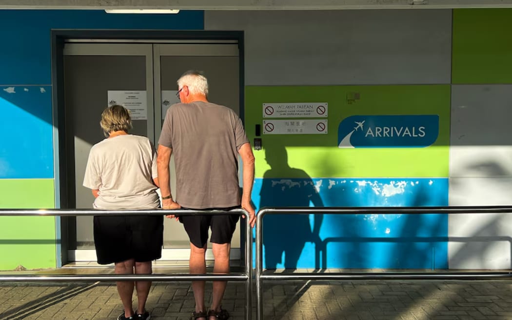 Estelle Adams and her husband Norman had hoped their bags would arrive on the following passenger plane.
