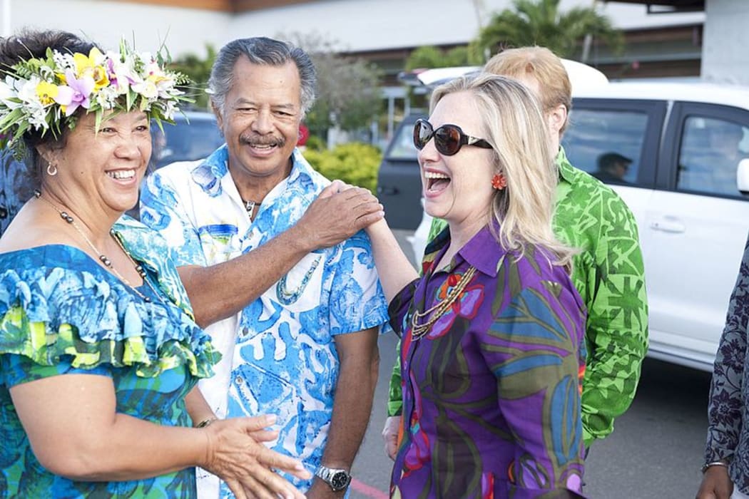 Akaiti Puna (left) with husband Henry Puna and former US Secretary of State Hilary Clinton in the Cook Islands, 2012.