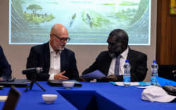 The Autonomous Bougainville Government (ABG) has formally outlined its final position on its political future, proposing a pathway towards self-government and eventual independence. 
 
President Ishmael Toroama presented its position to the independent facilitator who is overseeing the joint technical consultations between the ABG and the Papua New Guinea Government.