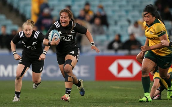 Fiao'o Faamausili makes a break.