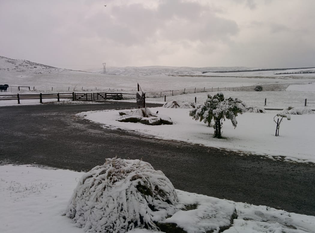 Snow in Wedderburn, Central Otago