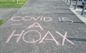 Anti mandate protest beside coastal Walkway in New Plymouth