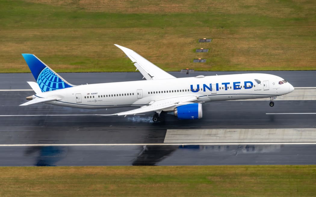 The first United Airlines plane to fly direct between San Francisco and Christchurch has landed at Christchurch International Airport.