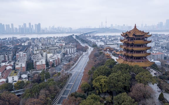 (200127) -- BEIJING, Jan. 27, 2020 (Xinhua) -- Aerial photo taken on Jan. 26, 2020 shows the Yellow Crane Pavilion and the Yangtze River Bridge in Wuhan, central China's Hubei Province.
