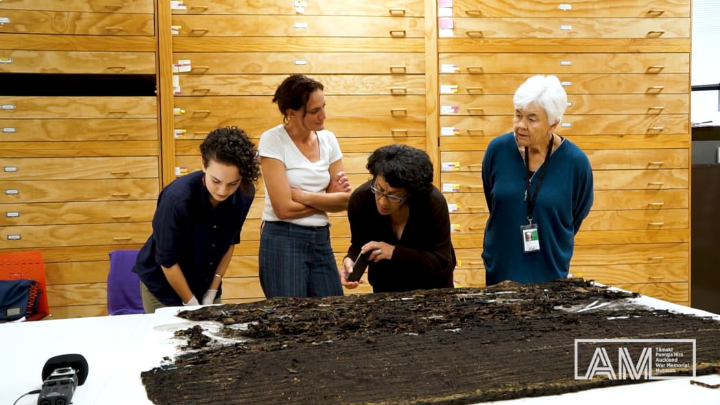 Kate Blair, Karin Konold, Rangi Te Kanawa and Dr Maureen Lander examining the deterioration.