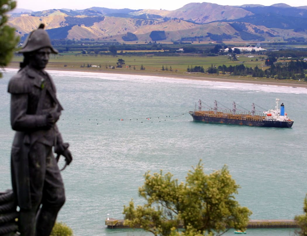 A statue of British explorer Captain James Cook taken in 2002 in Gisborne.