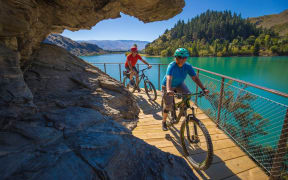 Riders on the Lake Dunstan Cycle track.
