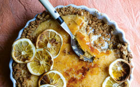 Sticky lemon crumble