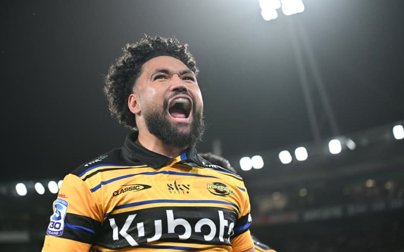 Hurricanes blow Chiefs away in windy Welly to win Super Rugby Pacific ...