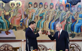 Russian President Vladimir Putin and China's President Xi Jinping make a toast during a reception following their talks at the Kremlin in Moscow on 21 March, 2023.