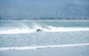 Waves break at a beach in Gisborne after an earthquake and tsunami warning earlier in the morning. 2 Septempber 2016.
