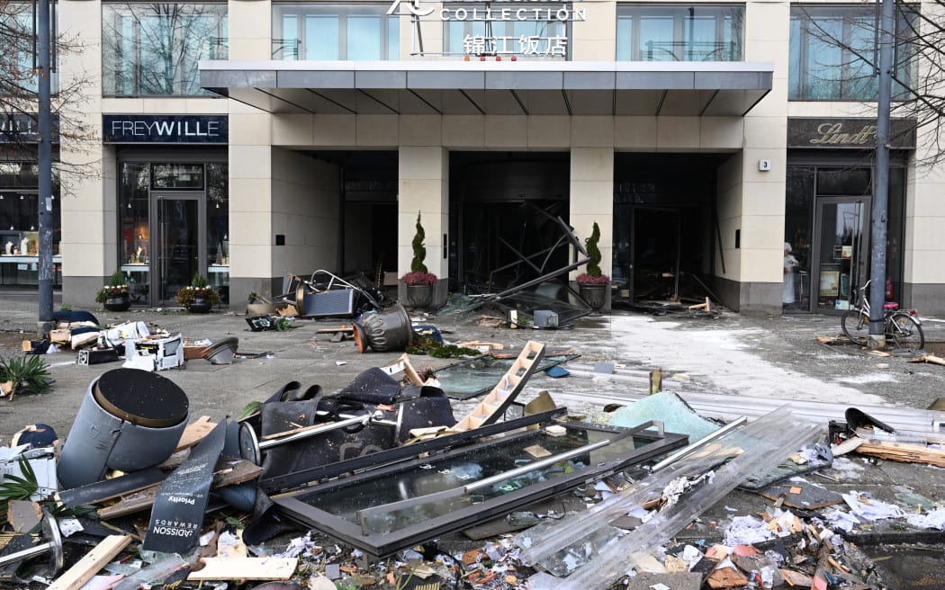 16 December 2022, Berlin: Debris lies in front of the entrance to Sea Life at the Radisson Hotel. In the morning, the aquarium in the hotel lobby had broken apart.