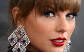 US singer-songwriter Taylor Swift arrives for the 65th Annual Grammy Awards at the Crypto.com Arena in Los Angeles on February 5, 2023. (Photo by Robyn BECK / AFP)