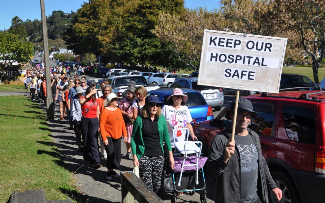 Hundreds of people protesting outside Nelson Hospital.