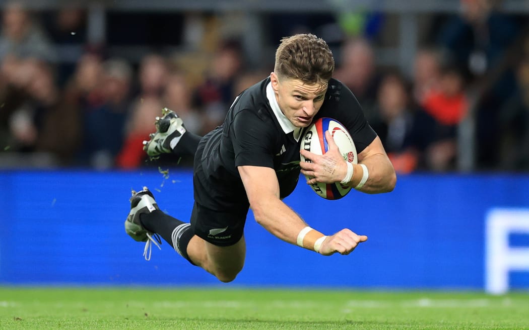 Beauden Barrett dives to score before the try was disallowed. England vs All Blacks. Twickenham, 2024.