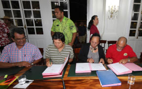 Accord signed by Tahiti unions and government, averting general strike