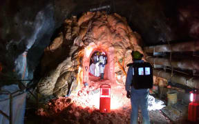 PRRA workers measuring the Rocsil plug tunnel.