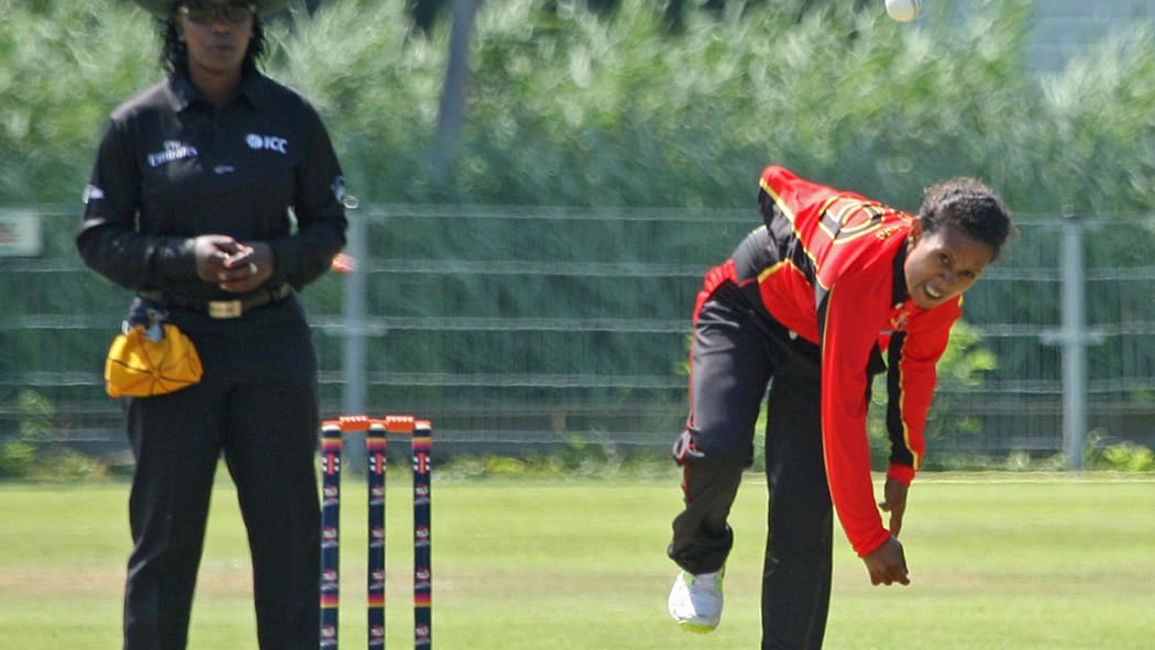 Mairi Tom made an early breakthrough with the ball.