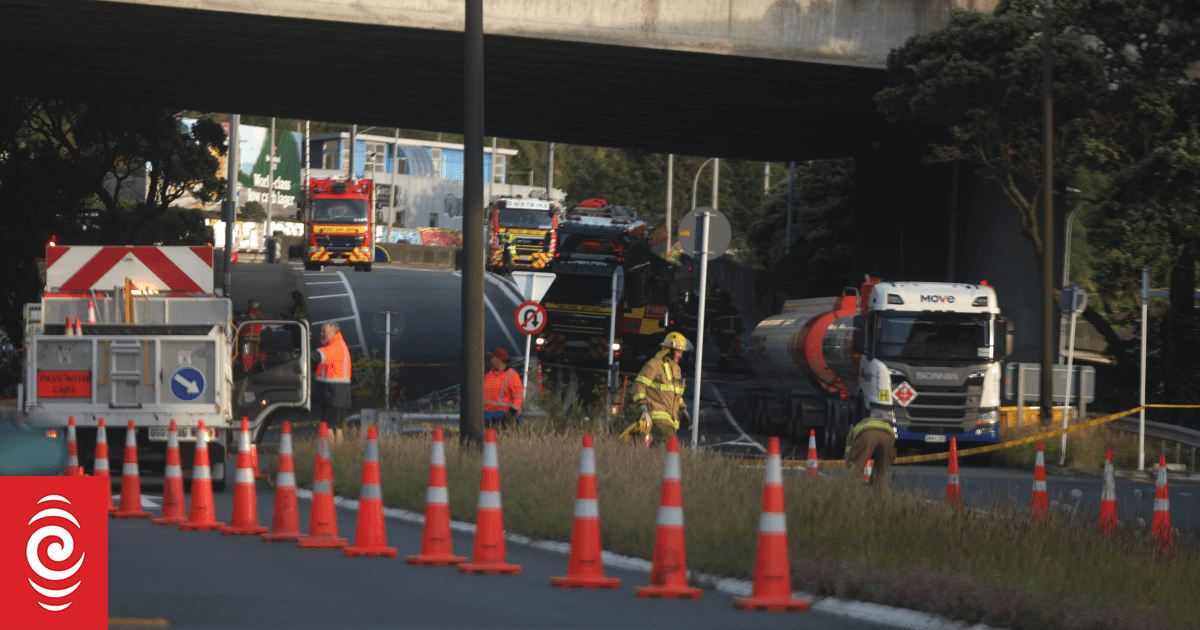 Diesel spill from fuel truck crash closes Aotea Quay in Wellington