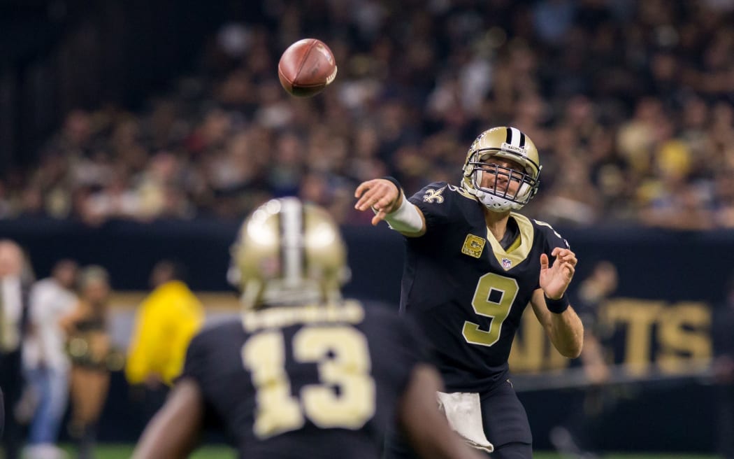 New Orleans Saints quarterback Drew Brees passes to wide receiver Michael Thomas.