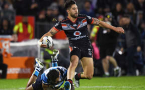 Shaun Johnson makes a break