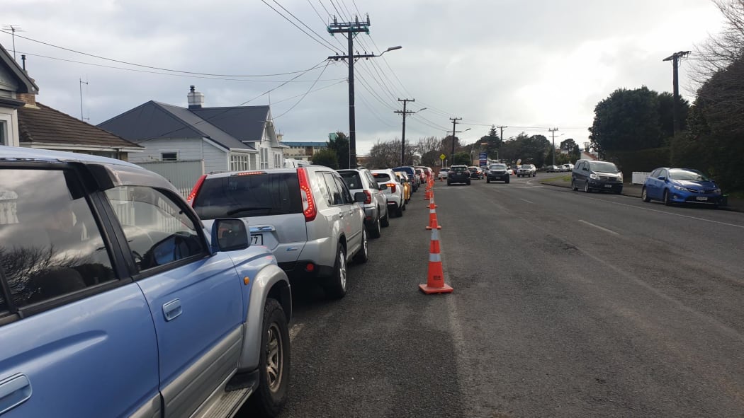 Queue for Taranaki Base Hospital in New Plymouth 19 August 2021