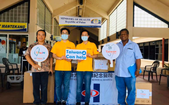 Ambassador Wallace Chow, (left), Health Minister Emais Roberts and medical experts from Shin-Kong Hospital