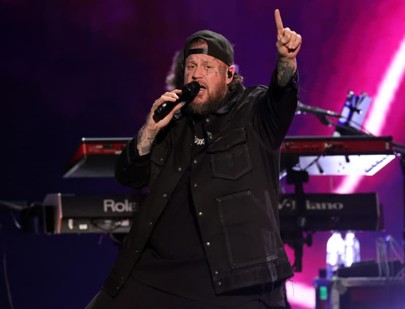 LAS VEGAS, NEVADA - SEPTEMBER 19: (FOR EDITORIAL USE ONLY) Jelly Roll performs onstage during the 2025 iHeartRadio Music Festival at T-Mobile Arena on September 19, 2025 in Las Vegas, Nevada.   Kevin Winter/Getty Images for iHeartRadio/AFP (Photo by KEVIN WINTER / GETTY IMAGES NORTH AMERICA / Getty Images via AFP)