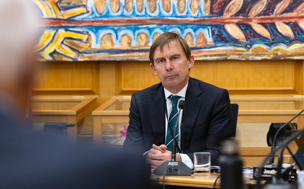 NZ First MP Andy Foster chairing a select committee.