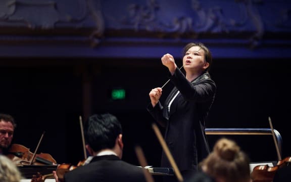 Shiyeon Sung conducts the Auckland Philharmonia Orchestra