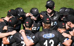 New Zealand captain Tom Latham speaks to his players in a huddle.