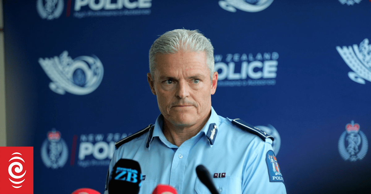 Polizeikommissar Richard Chambers und Minister Mark Mitchell eröffnen ...