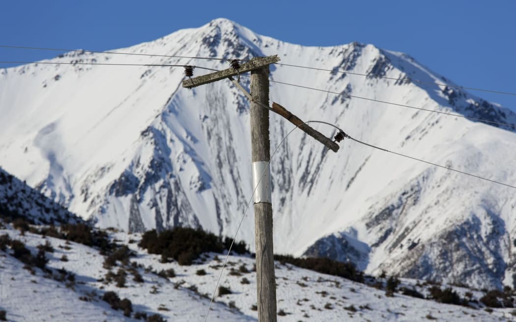 Snow damage to lines near Lake Coleridge which is still without power.