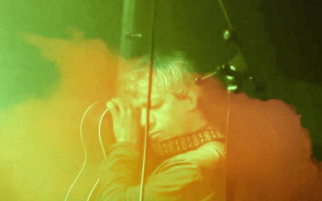 Steve Gunn Holding a guitar up to his ear