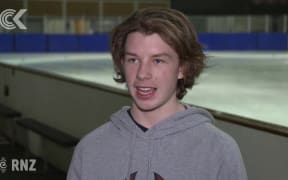 Teen ice hockey sensation heading to Canada on scholarship
