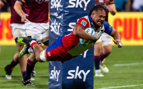 Moana Pasifika Semisi Tupou Ta’eiloa dives over for a late try - Super Rugby Paciﬁc - Moana Pasiﬁka v Highlanders at North Harbour Stadium, Auckland.