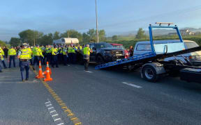 Police at the scene of protest on the northern iside of Auckland's northern boundary.