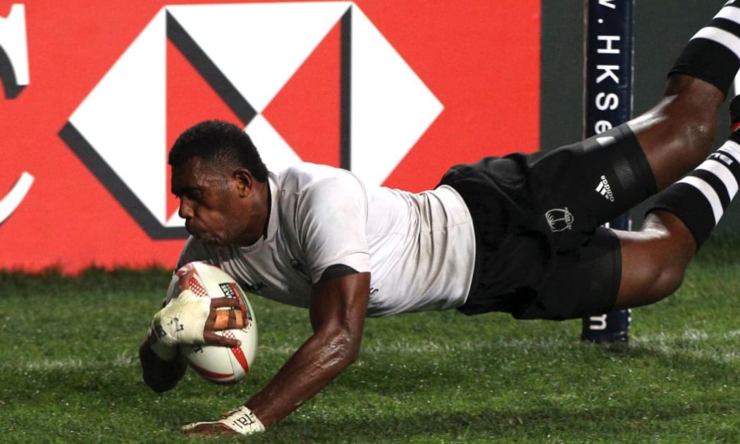 Kalione Nasoko scores one of his two tries in the 2017 Hong Kong final